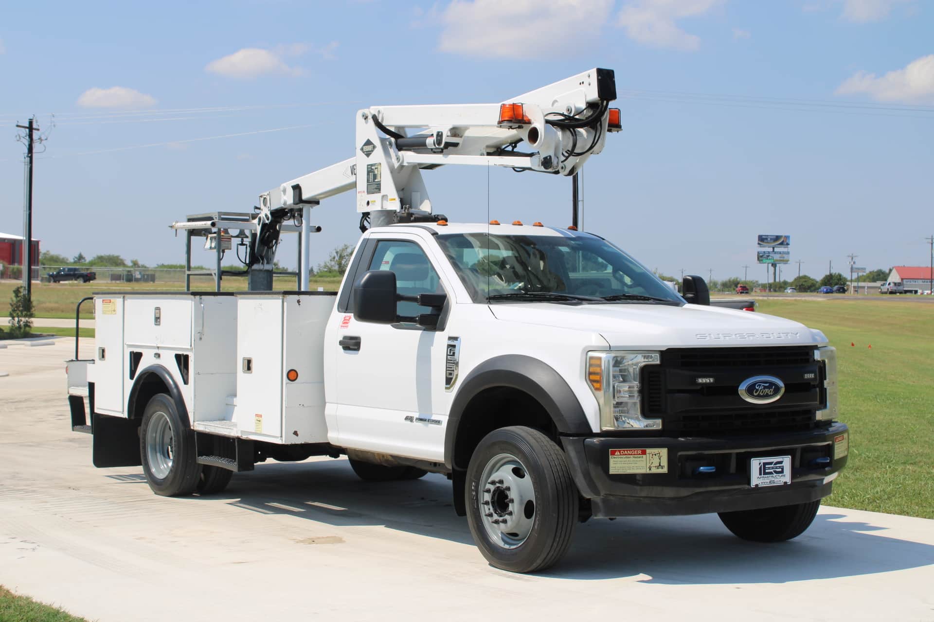 2019 Versalift STP-36NE