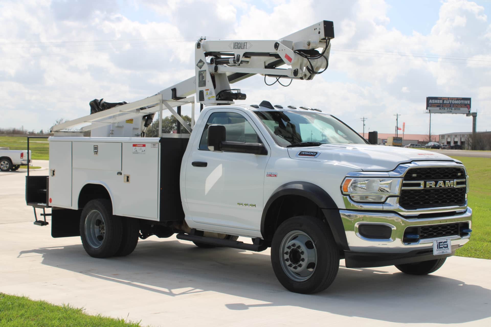 2022 Versalift SST-36-N