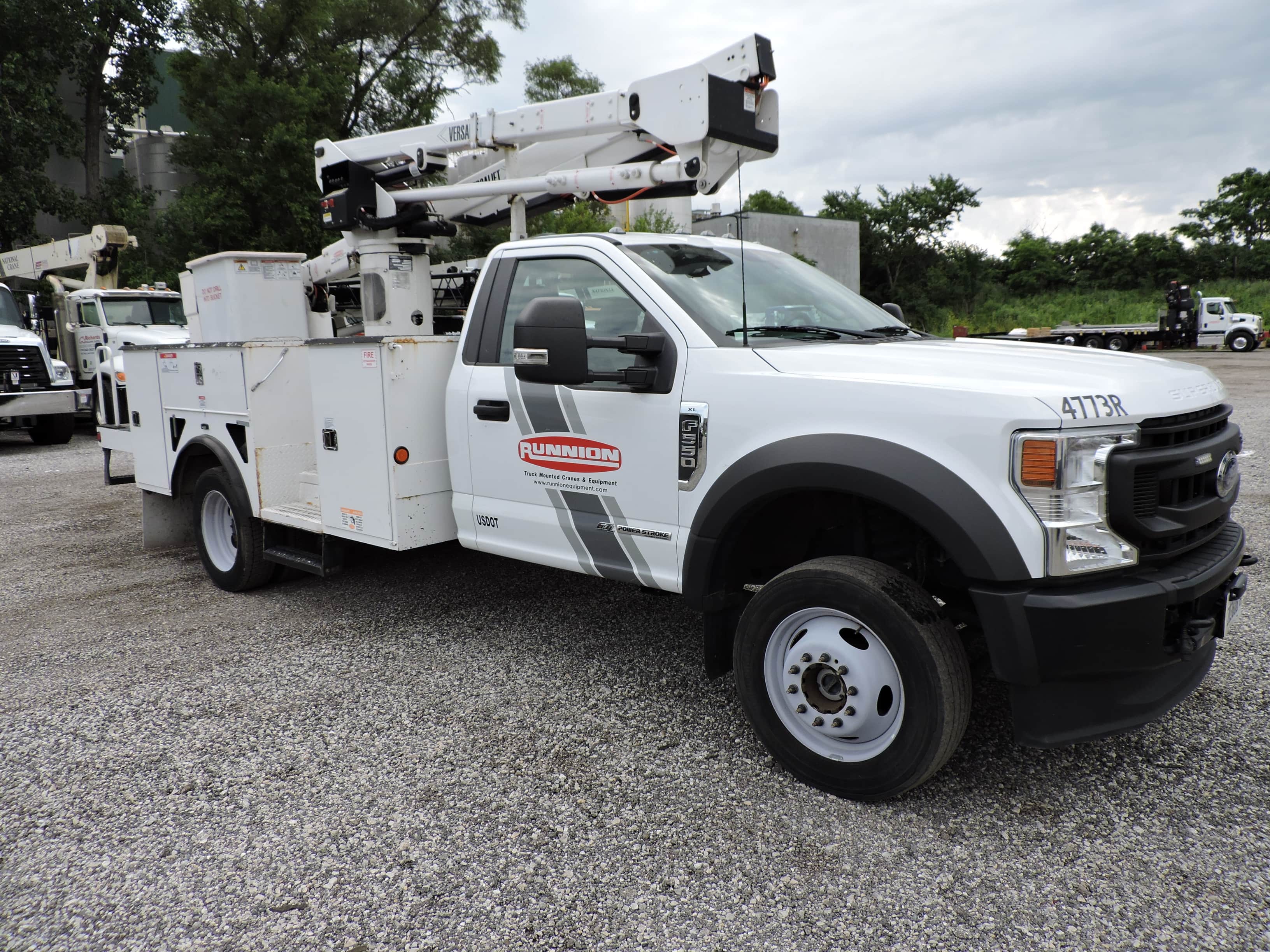 2022 Versalift SST-40-EIH