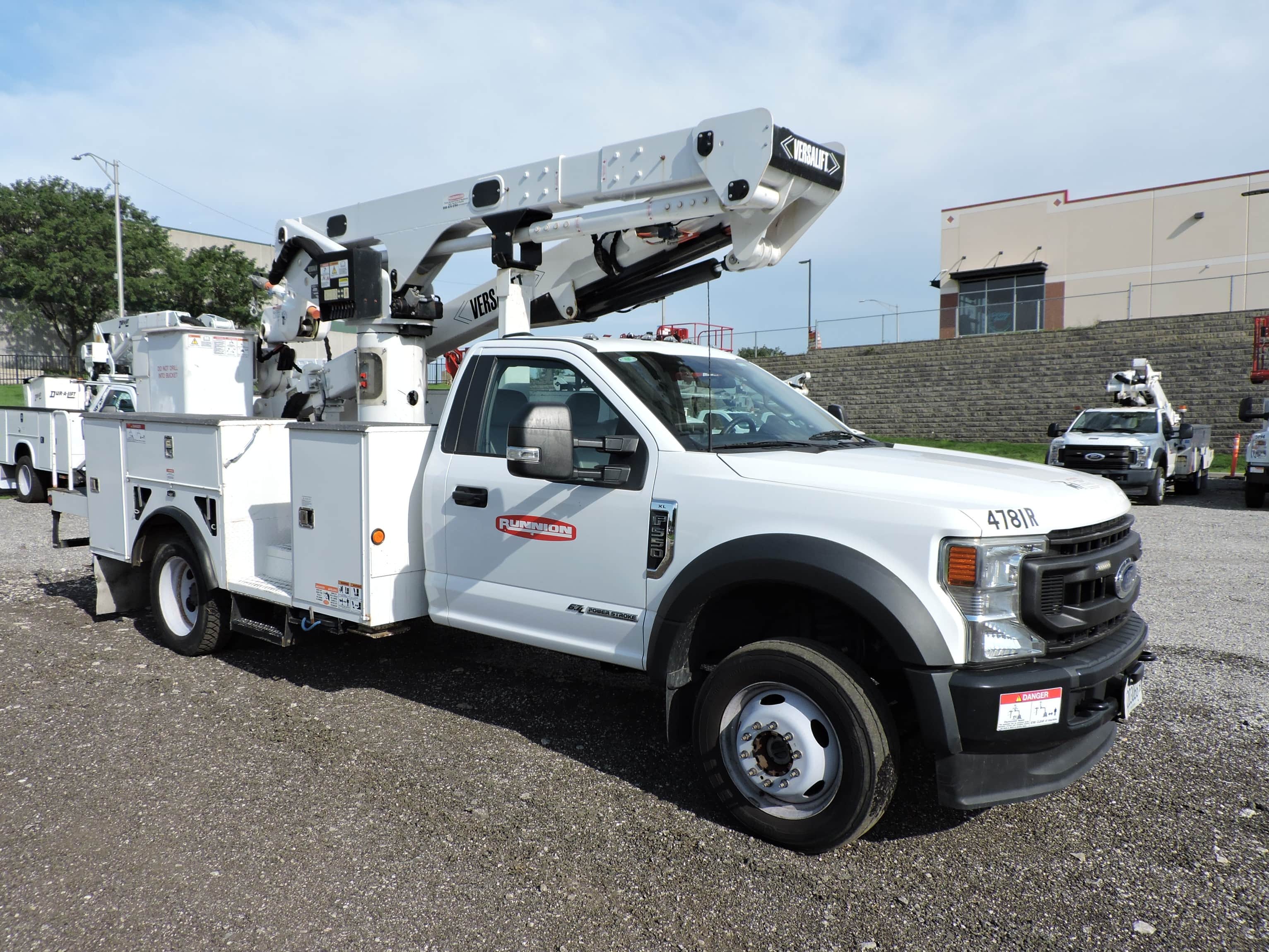 2022 Versalift VST-47-MHI