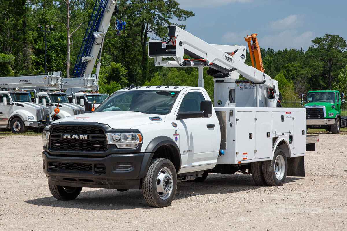 2022 Versalift SST-40-EIH