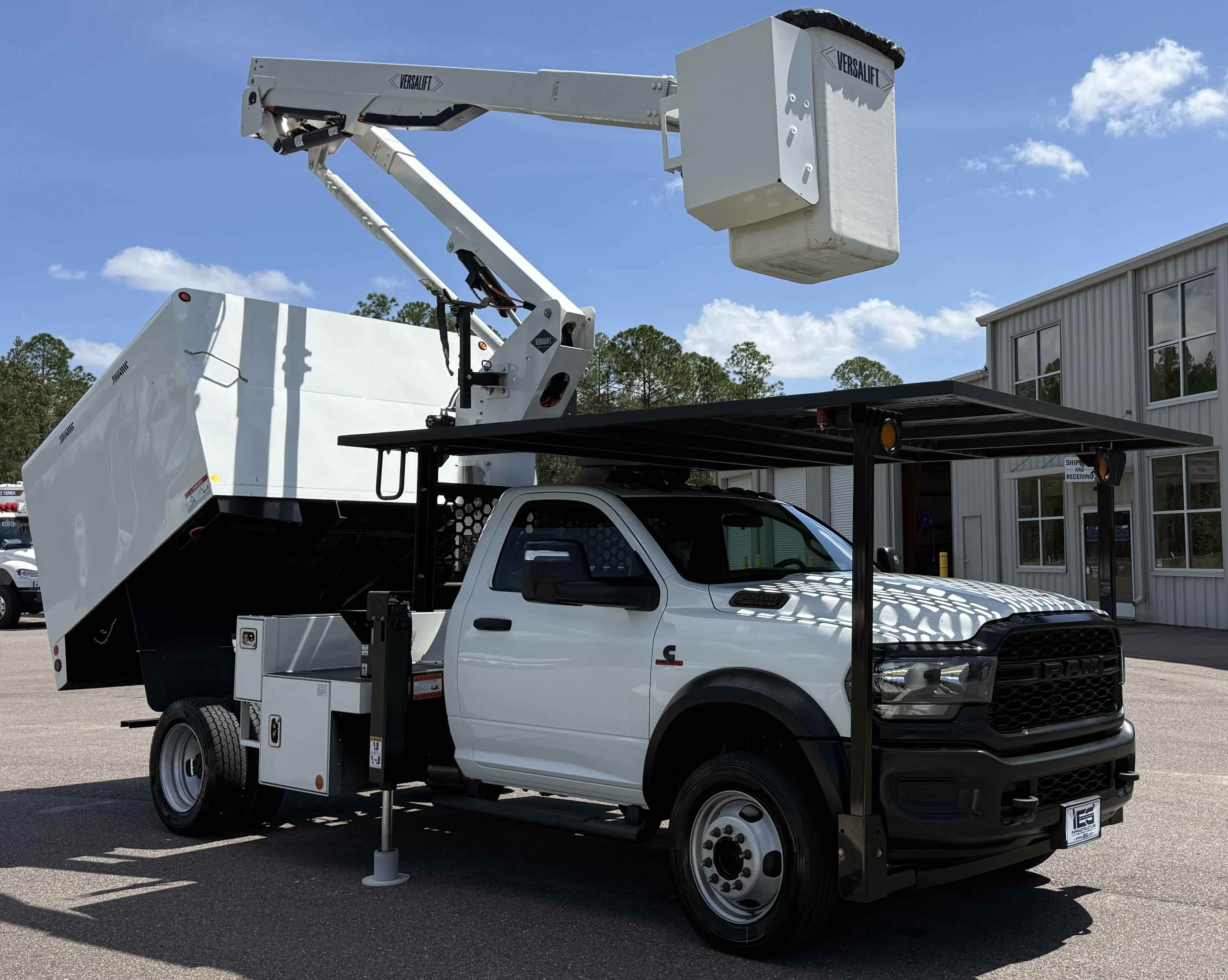 2024 Versalift SST-40-E1H