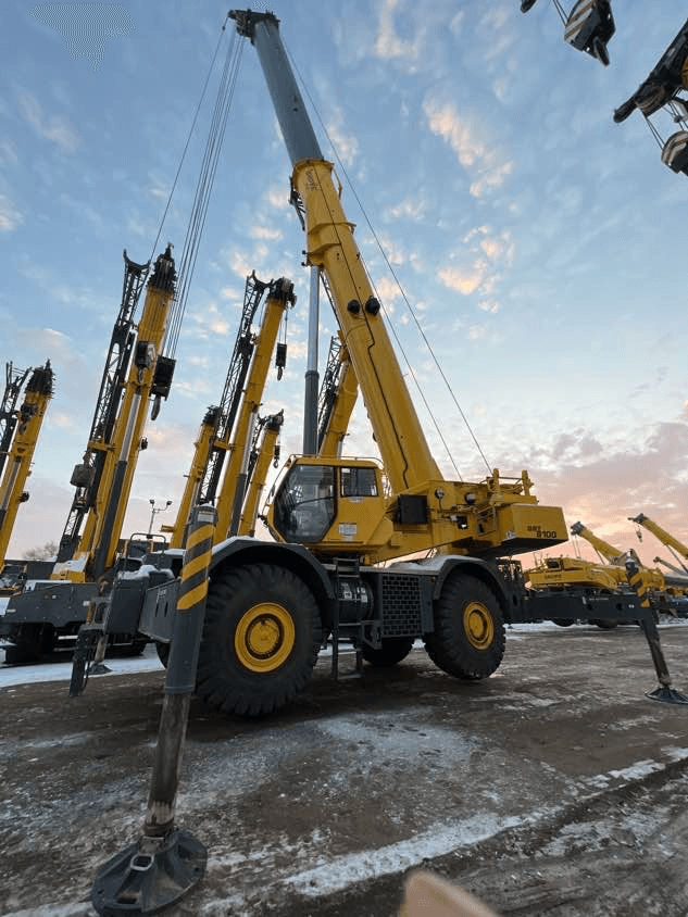 2019 Grove GRT8100