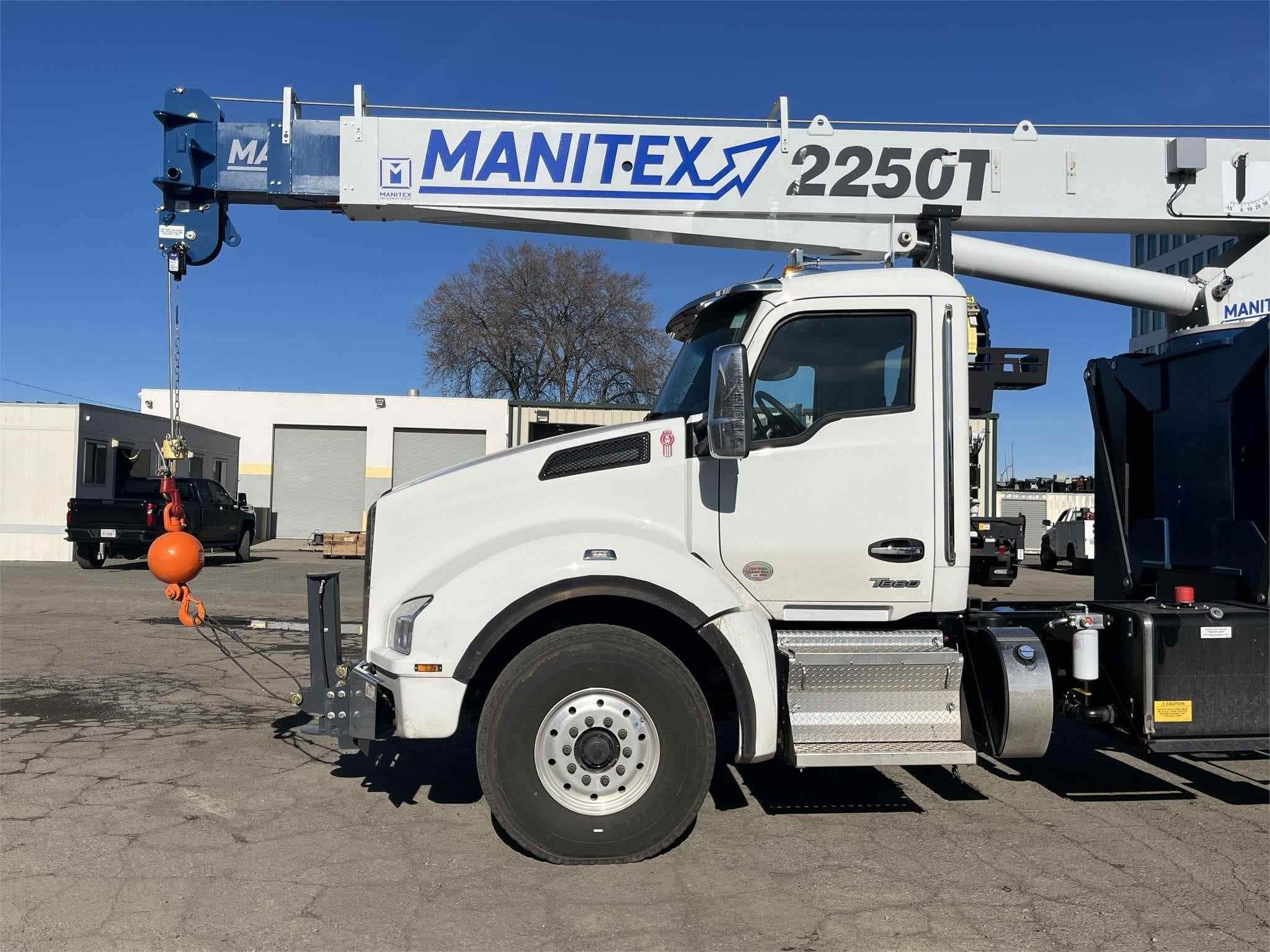 2023 MANITEX 2250T