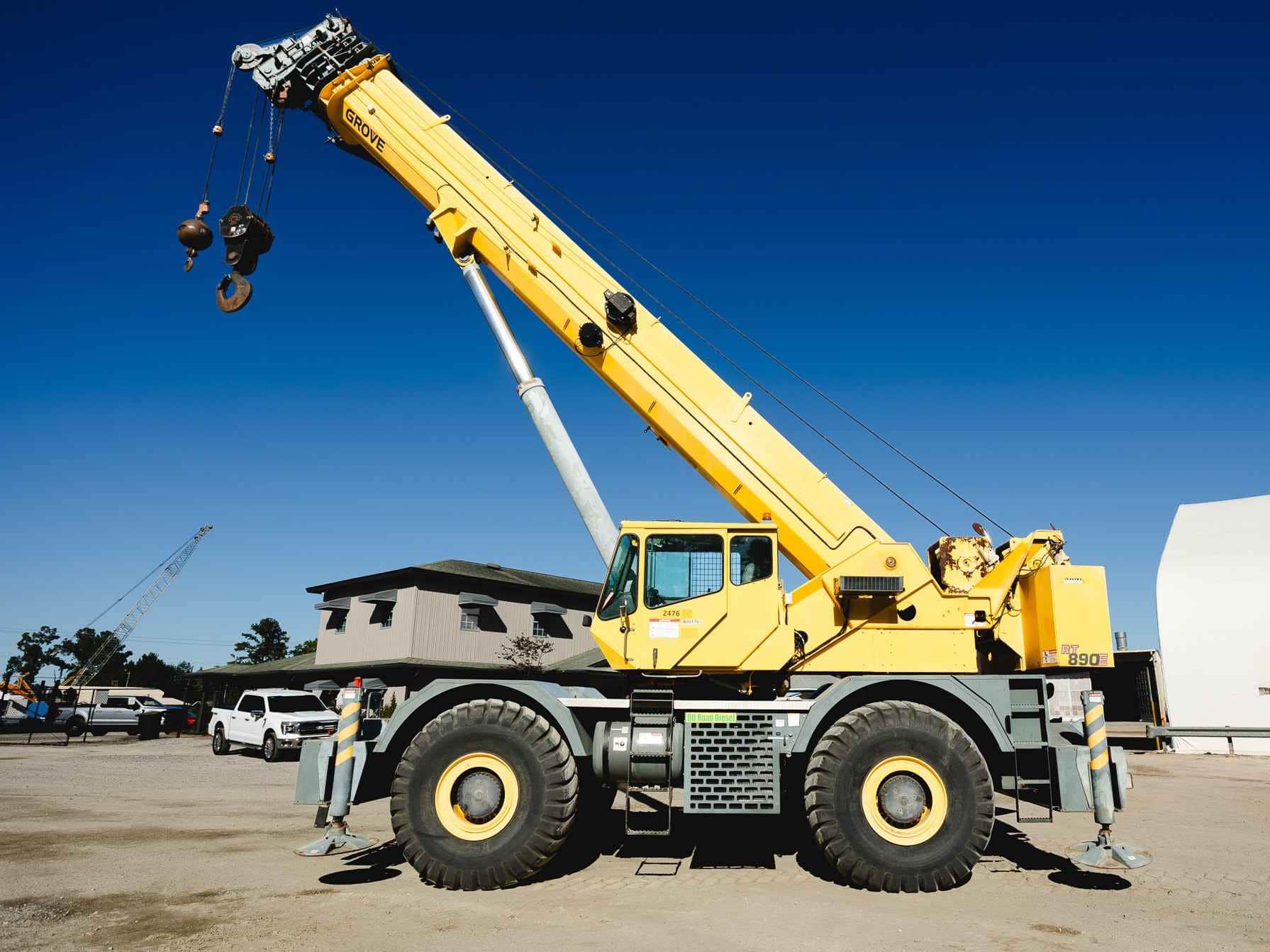 2004 Grove RT 890E