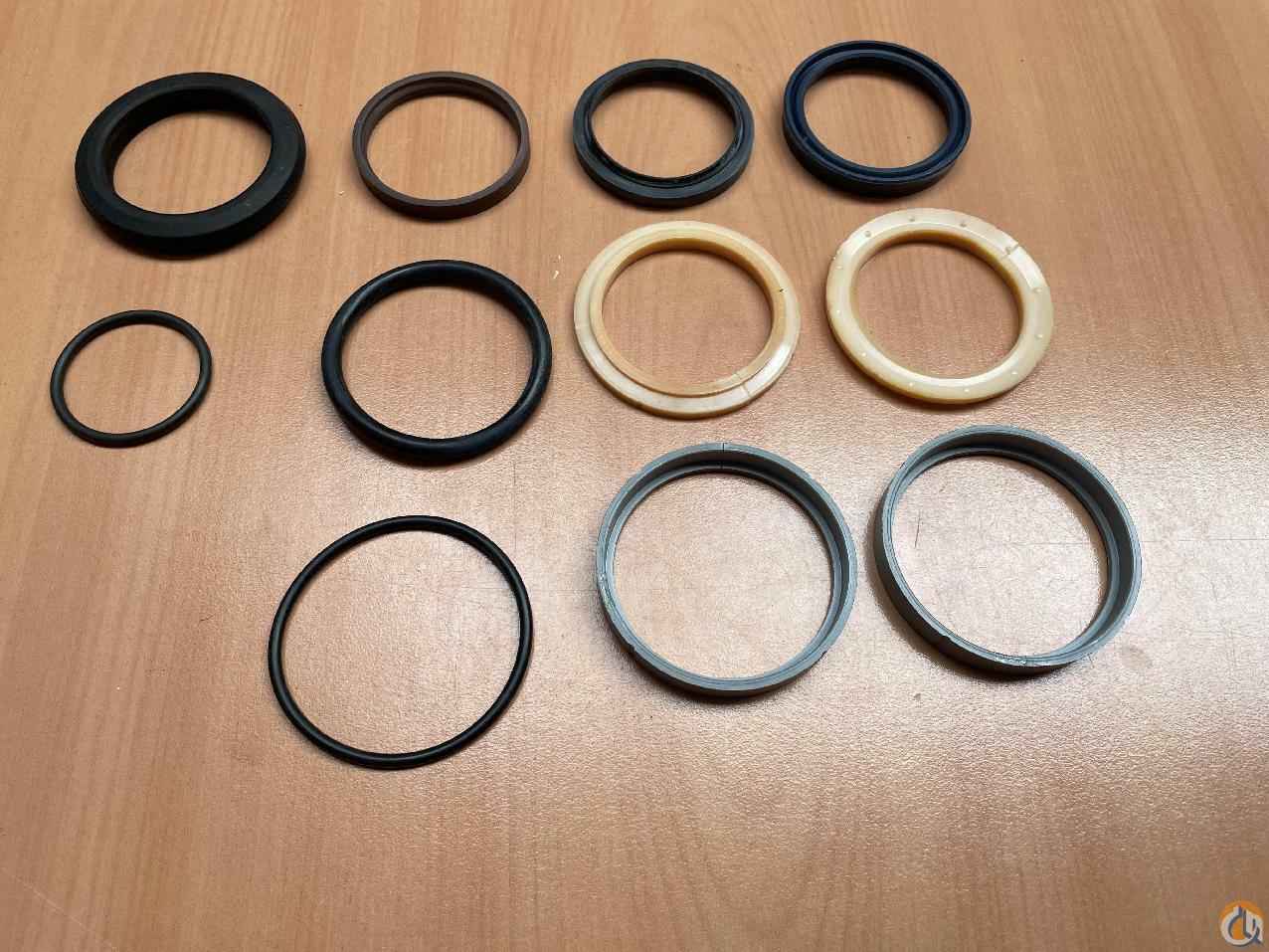 9752990385 - SEAL KIT.