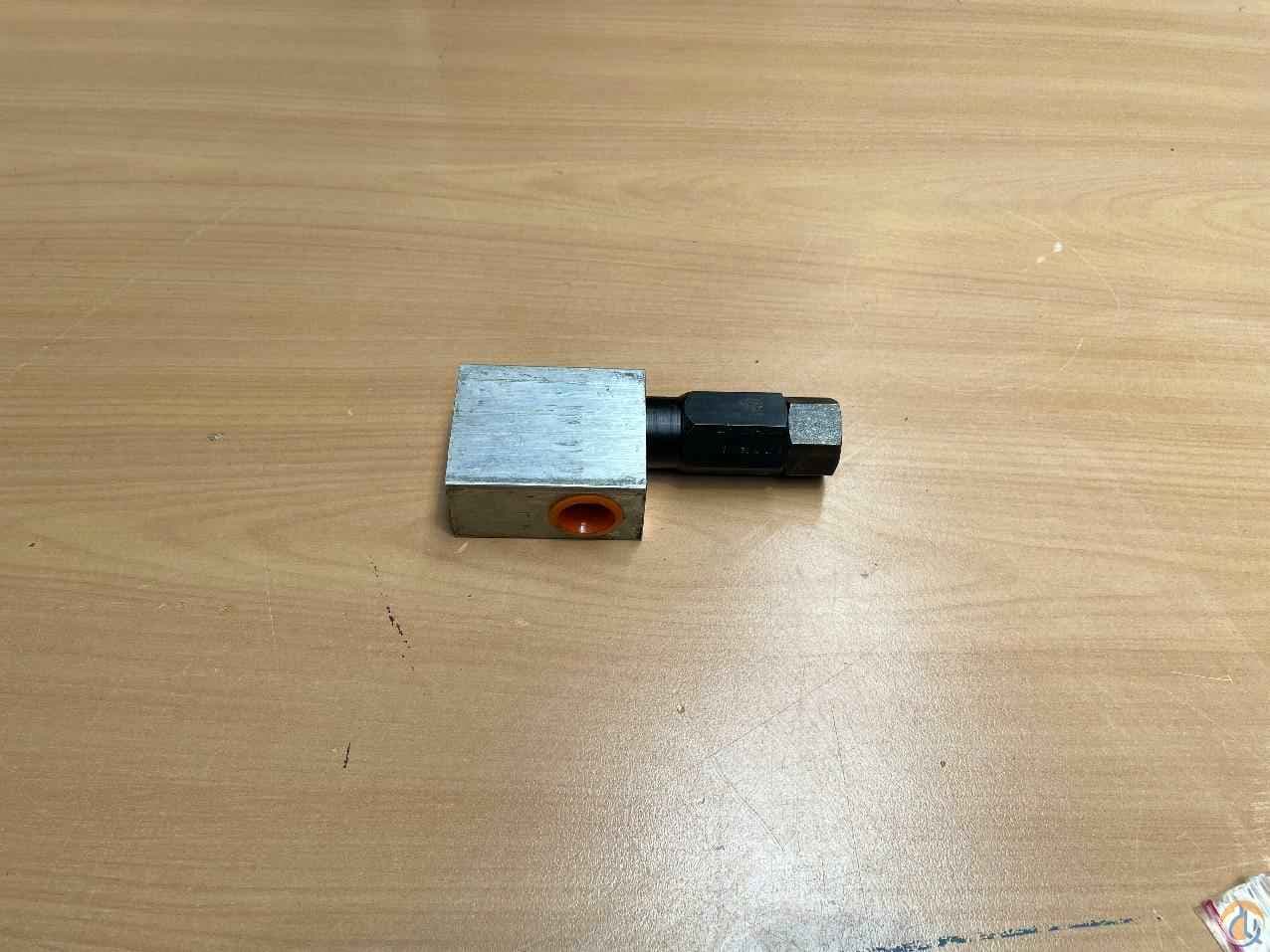 7926001462 - RELIEF VALVE