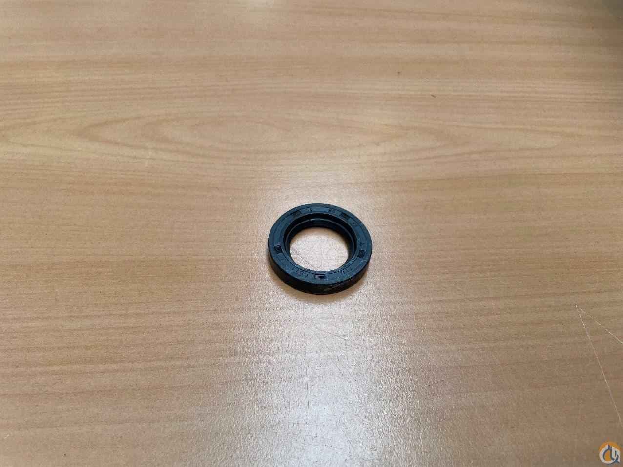 7794990106 - OIL SEAL