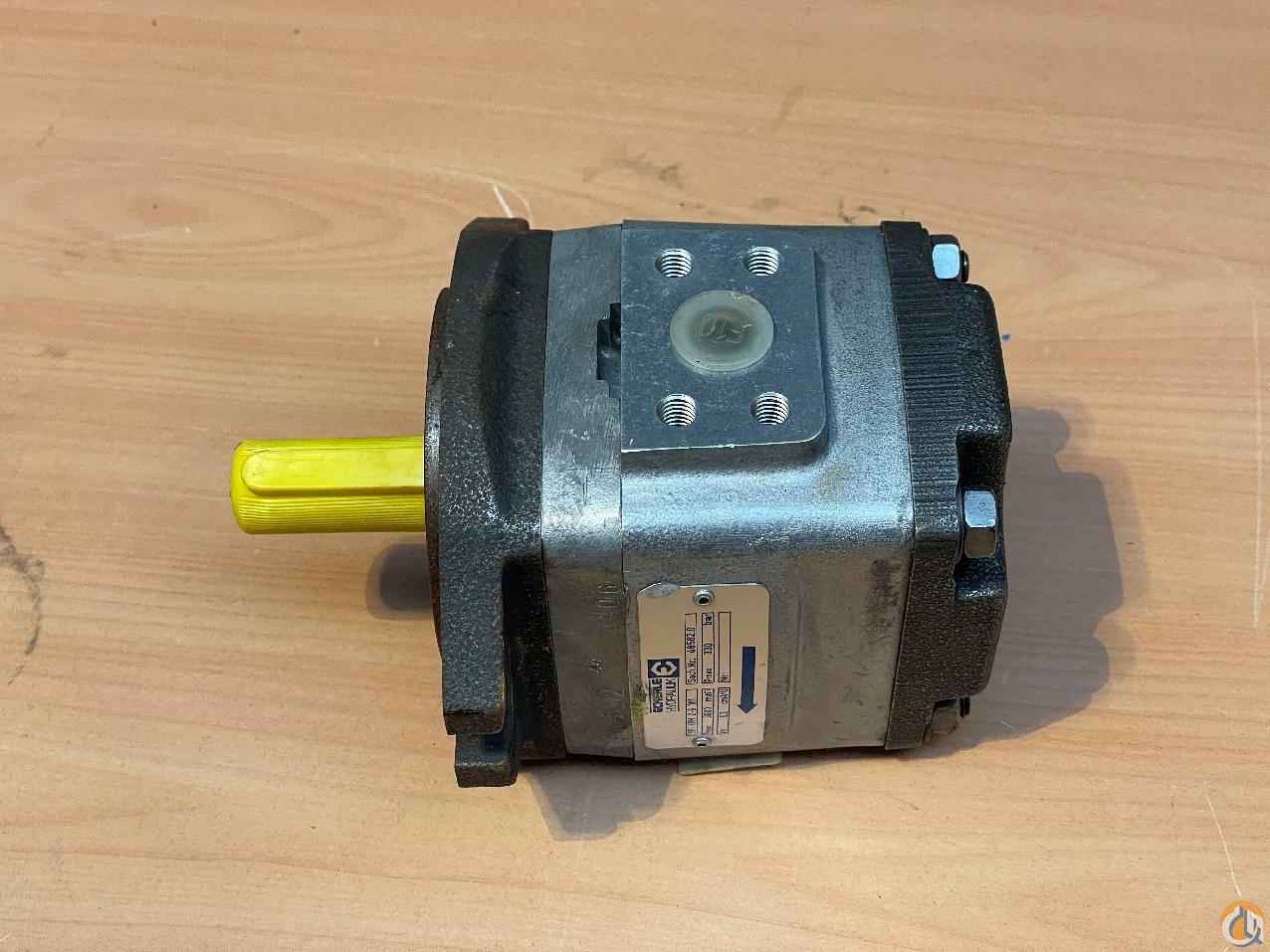 7722990009 - HYD PUMP SUSPENSIONS