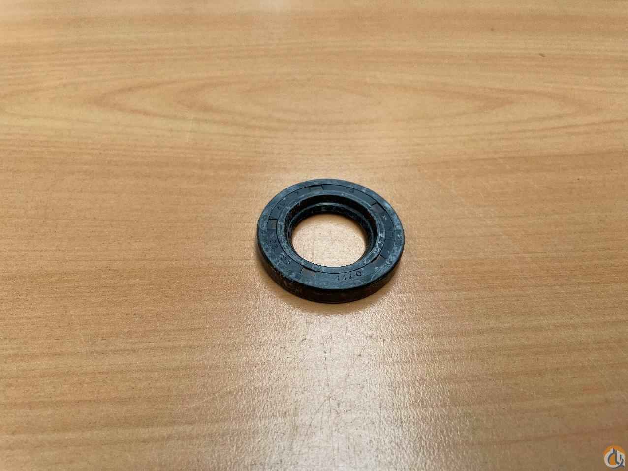 7794990110 - OIL SEAL