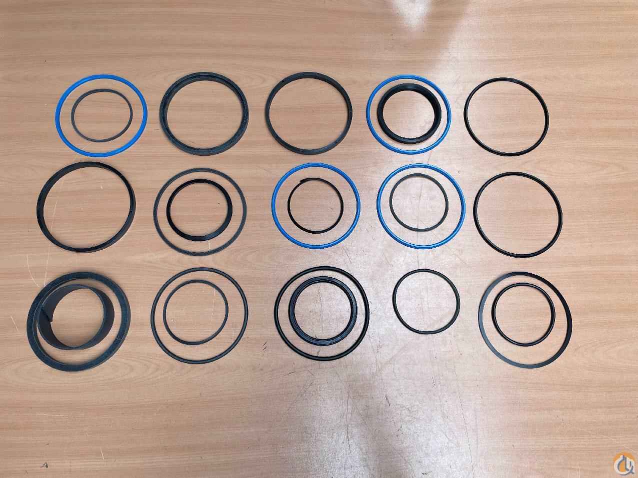 7373000045 - CYL SEAL KIT