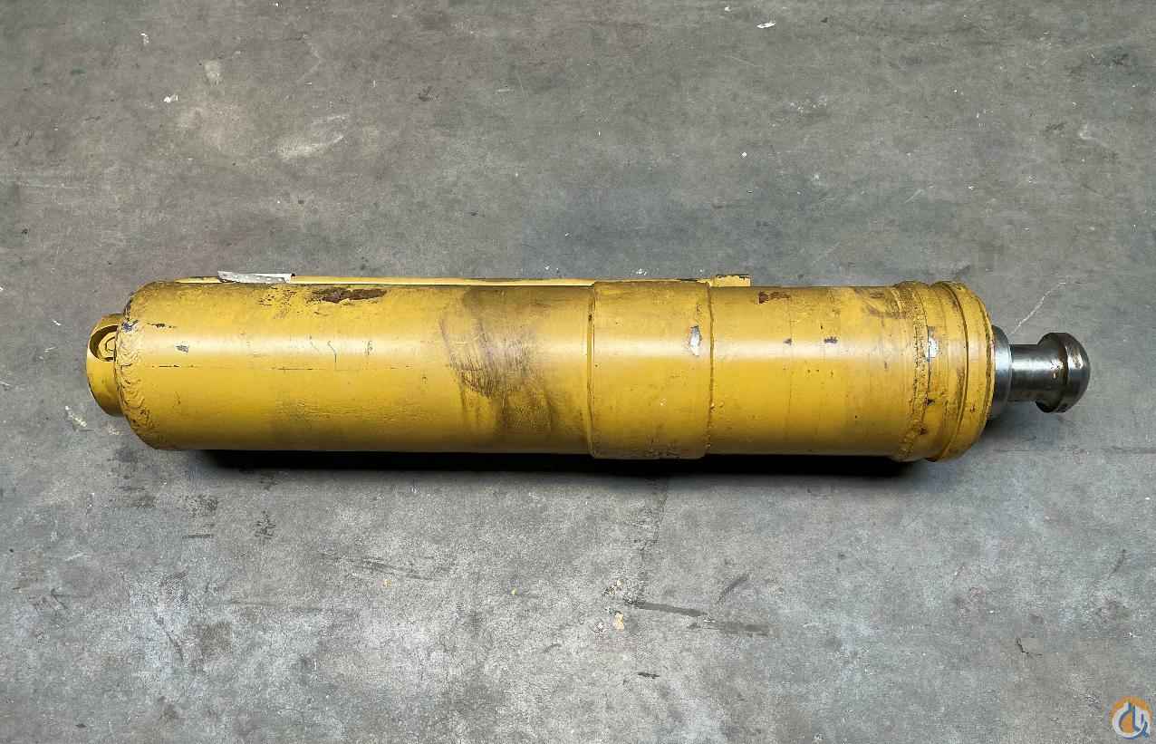 7372990261 - OUTRIGGER CYLINDER