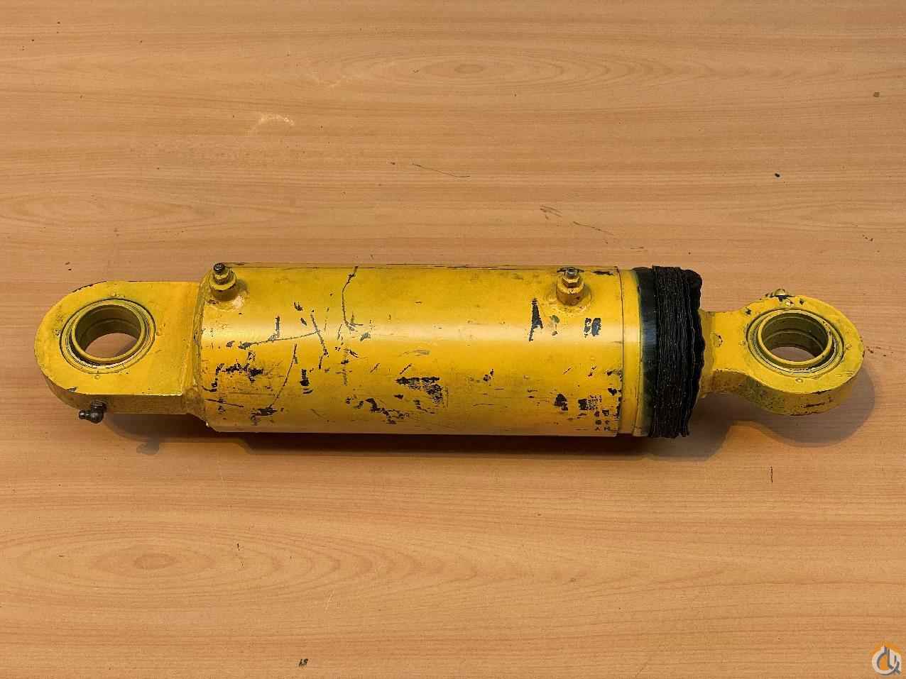 6372004425 - SUSPENSION CYLINDER