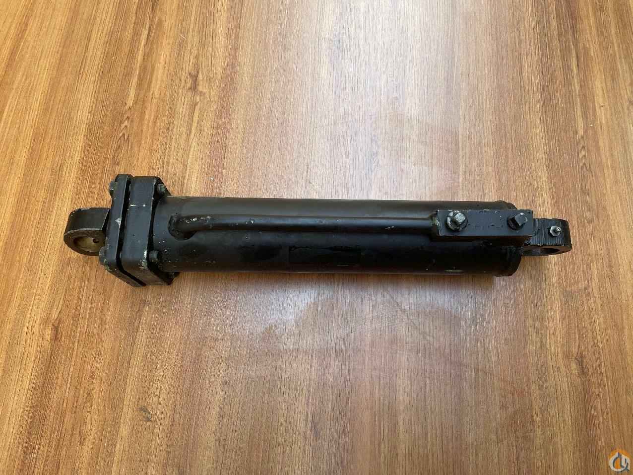 3777500037 - STEERING CYLINDER