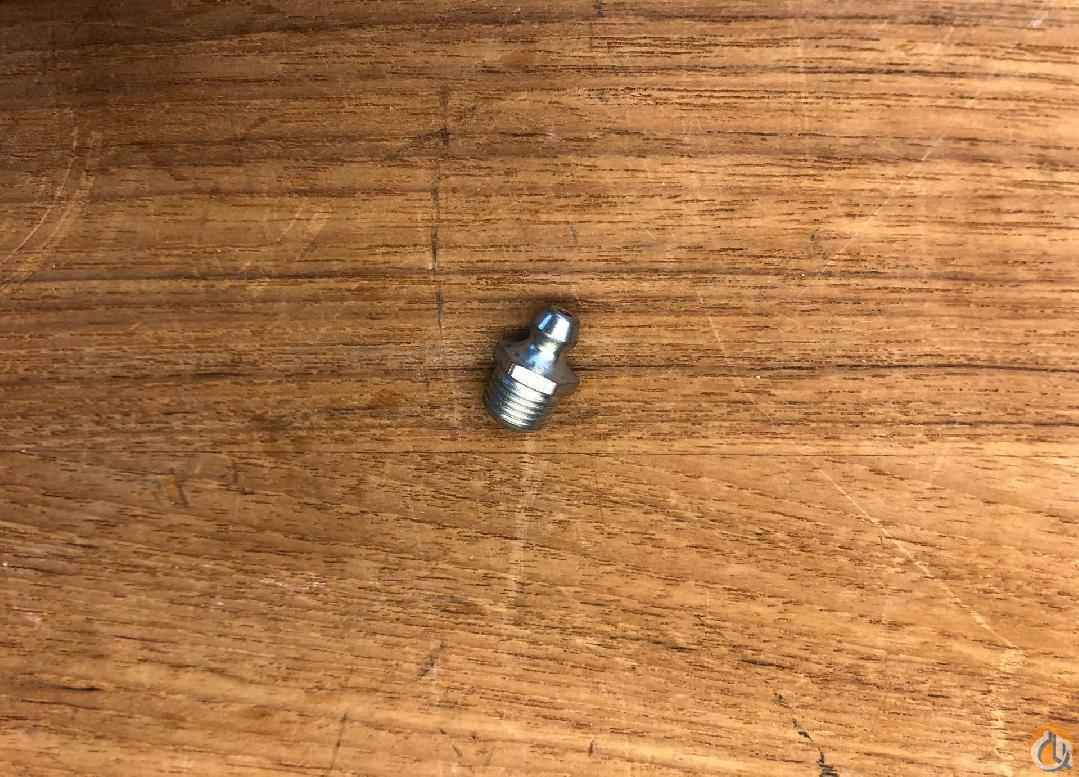 9372103521 - FITTING, GREASE