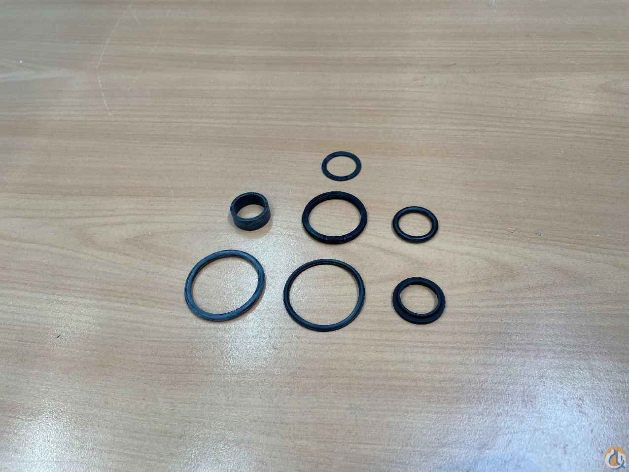 7373000121 - CYL SEAL KIT