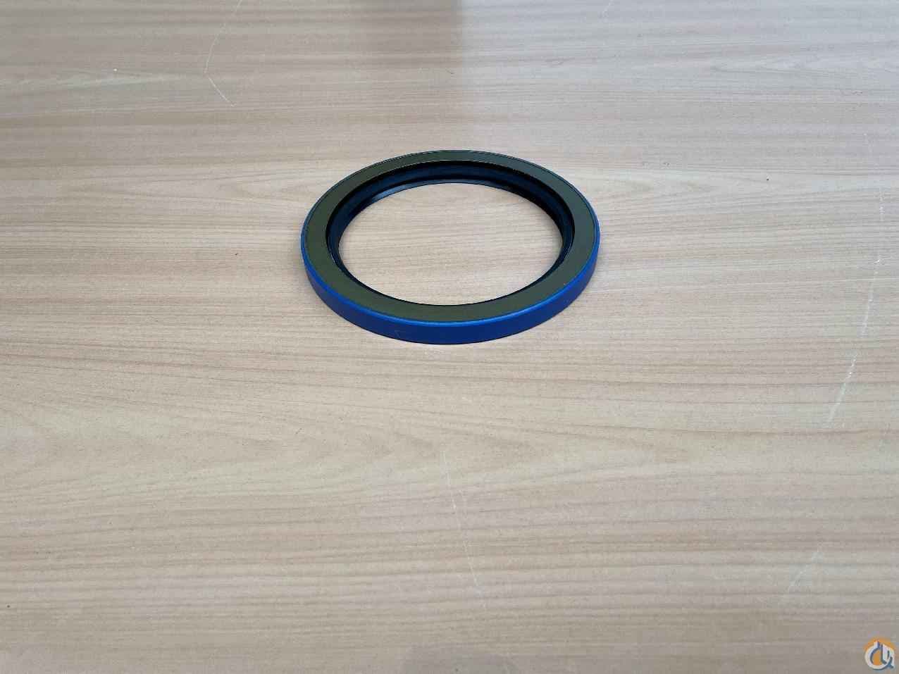 9049112895 - SEAL, OIL