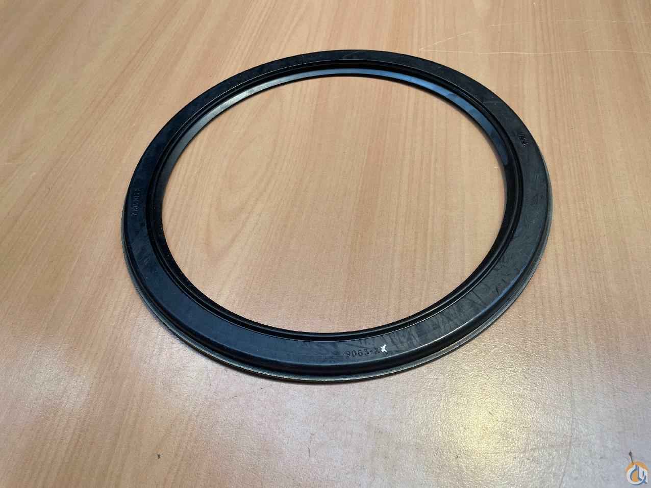 9049101382 - SEAL. OUTER END