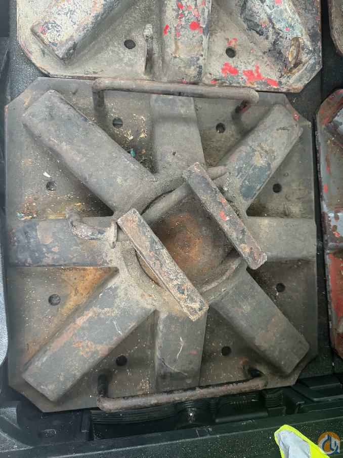 2302493-U - OUTRIGGER PAD-USED