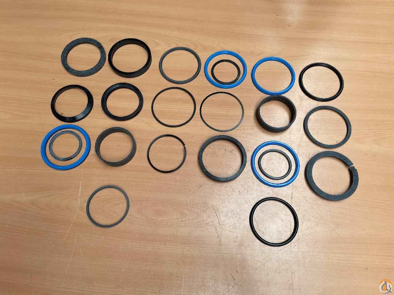 7373000018 - CYL SEAL KIT