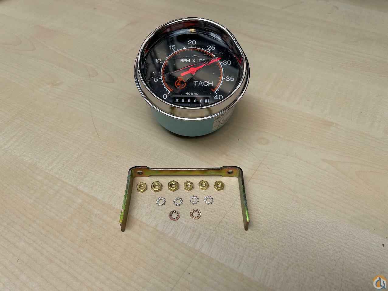 7486001341 - GAUGE, TACHOMETER/HOURMETER