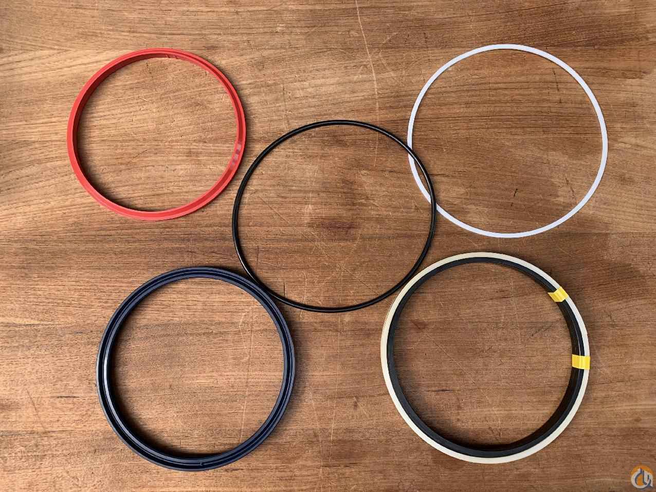 3043242 - SET OF SEALS