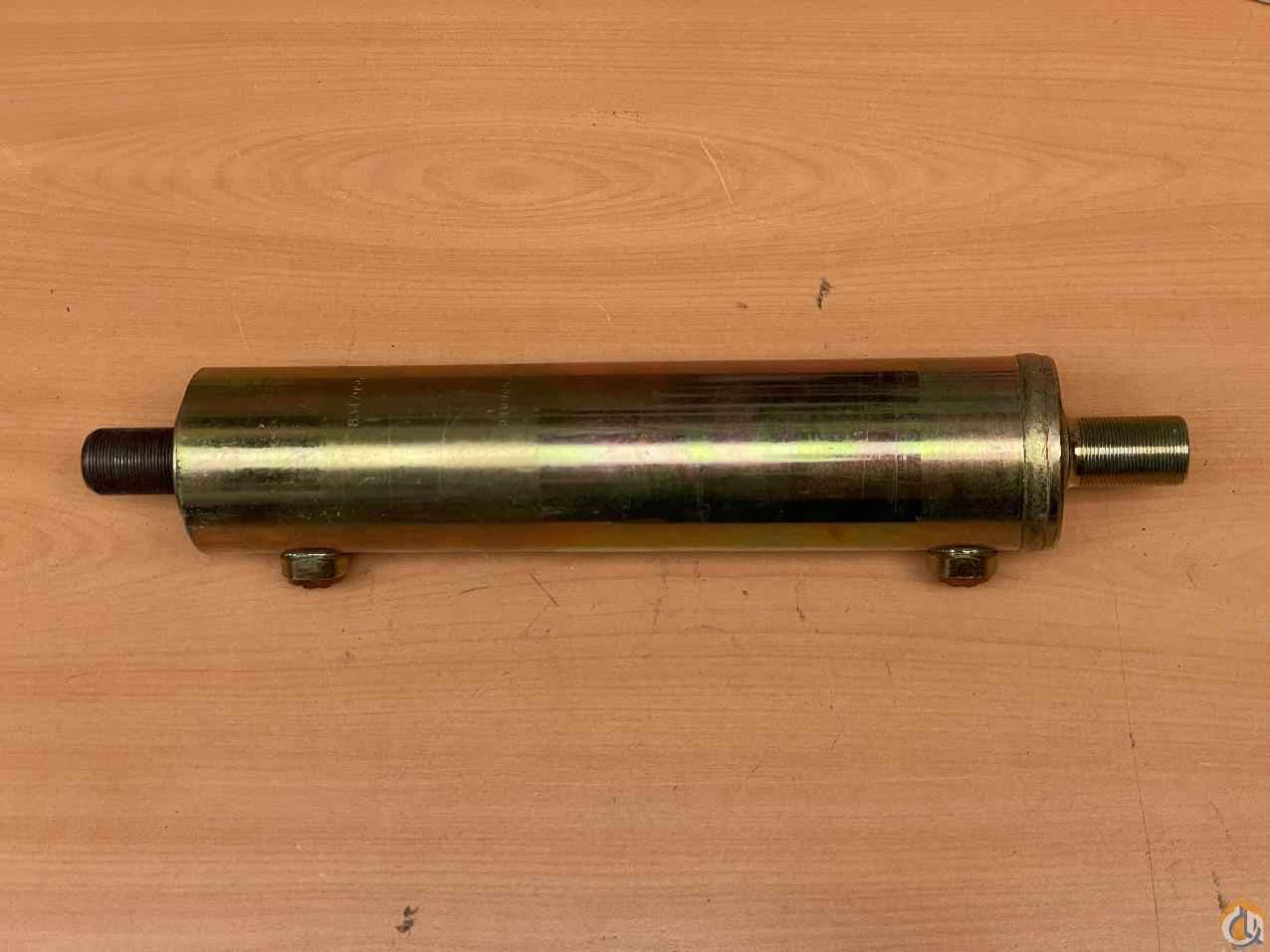 1681051 - STEERING CYLINDER
