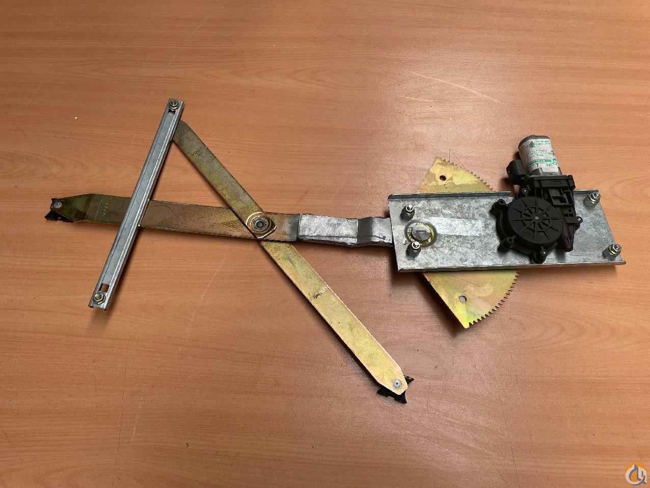 3322870 - WINDOW LIFTER