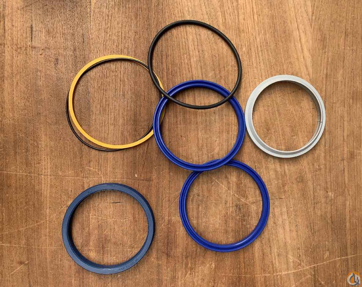 2214320 - SET OF SEALS