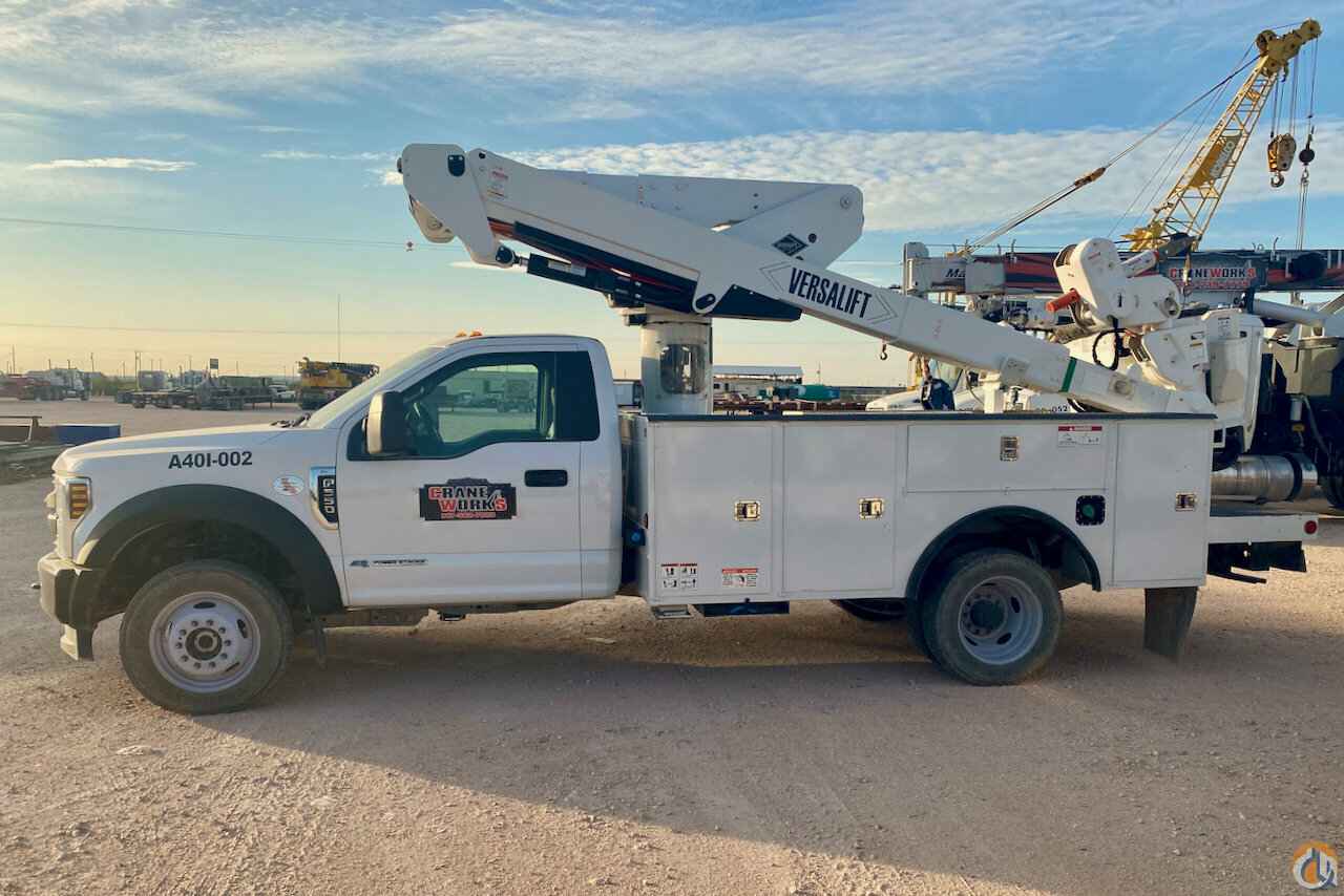 2019 Versalift VST-40-MHI