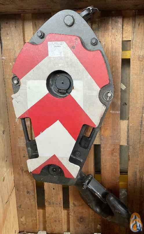2254642 - HOOKBLOCK 20T 3 SHEAVES 13MM