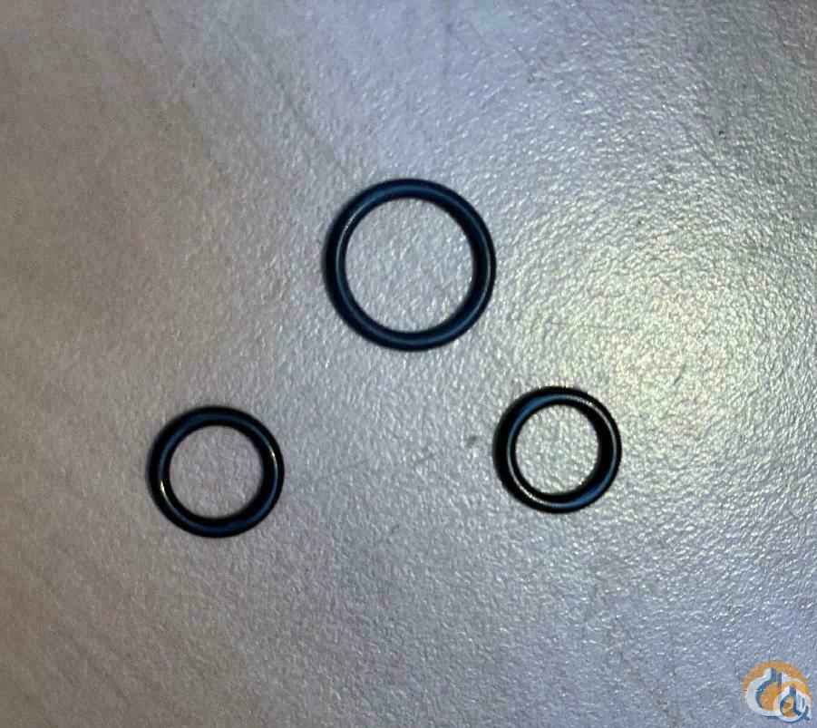 1924351 - SET OF SEALS