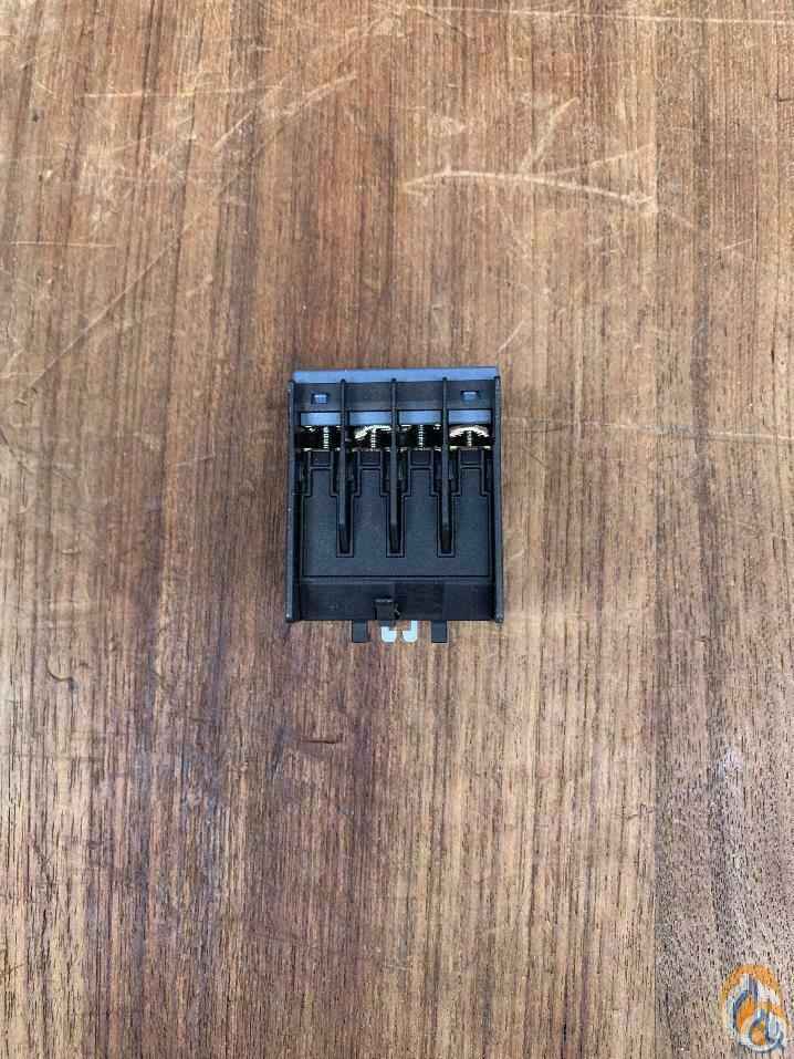 4286340 - AUXILIARY CIRCUIT BLOCK