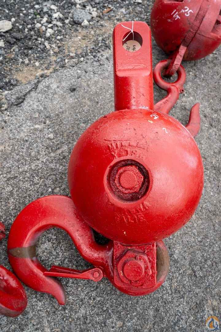 MILLER 13 TON SWIVEL HOOK BALL