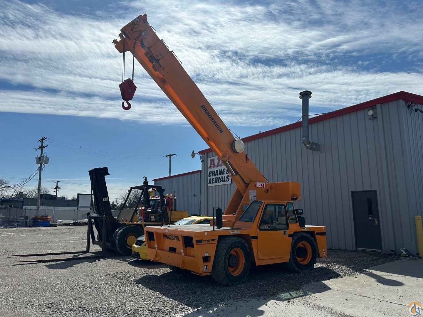 2014 Broderson IC-200-3H