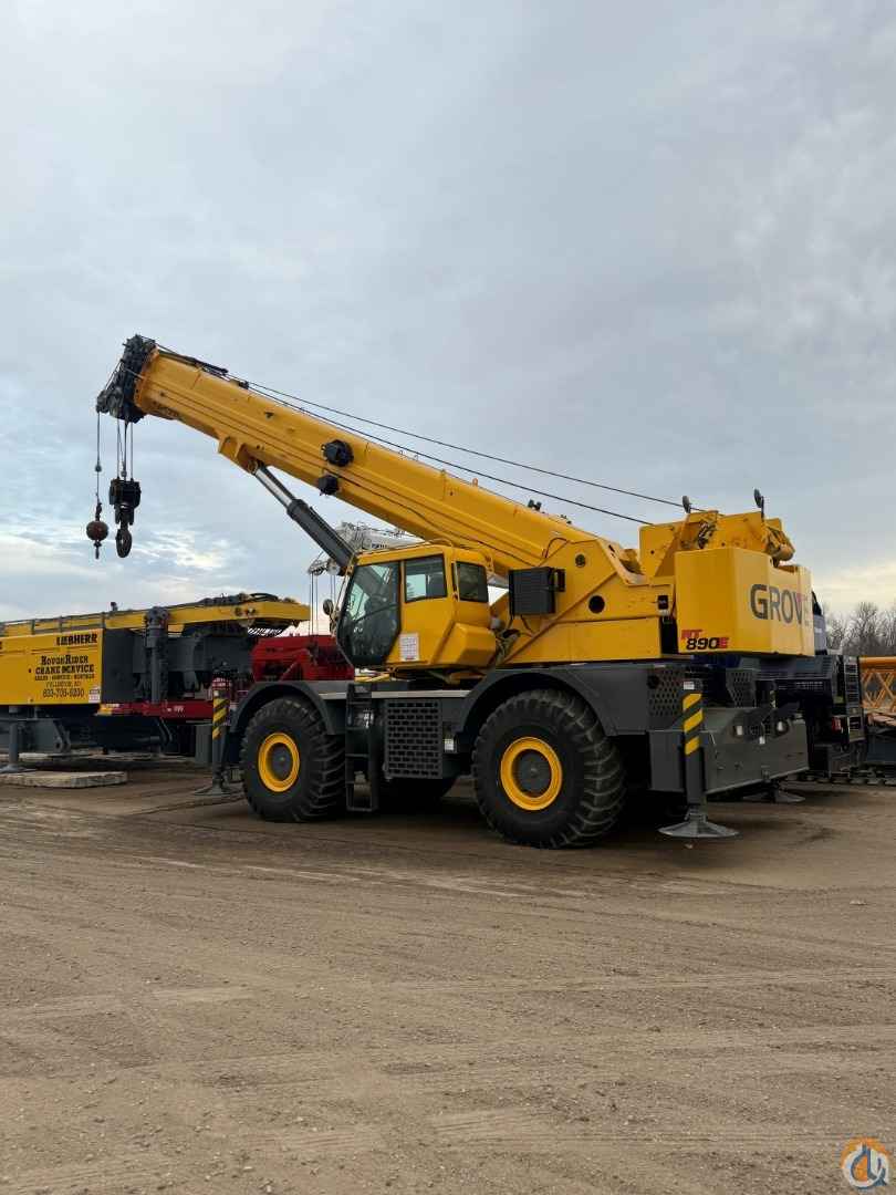 2011 Grove RT890E