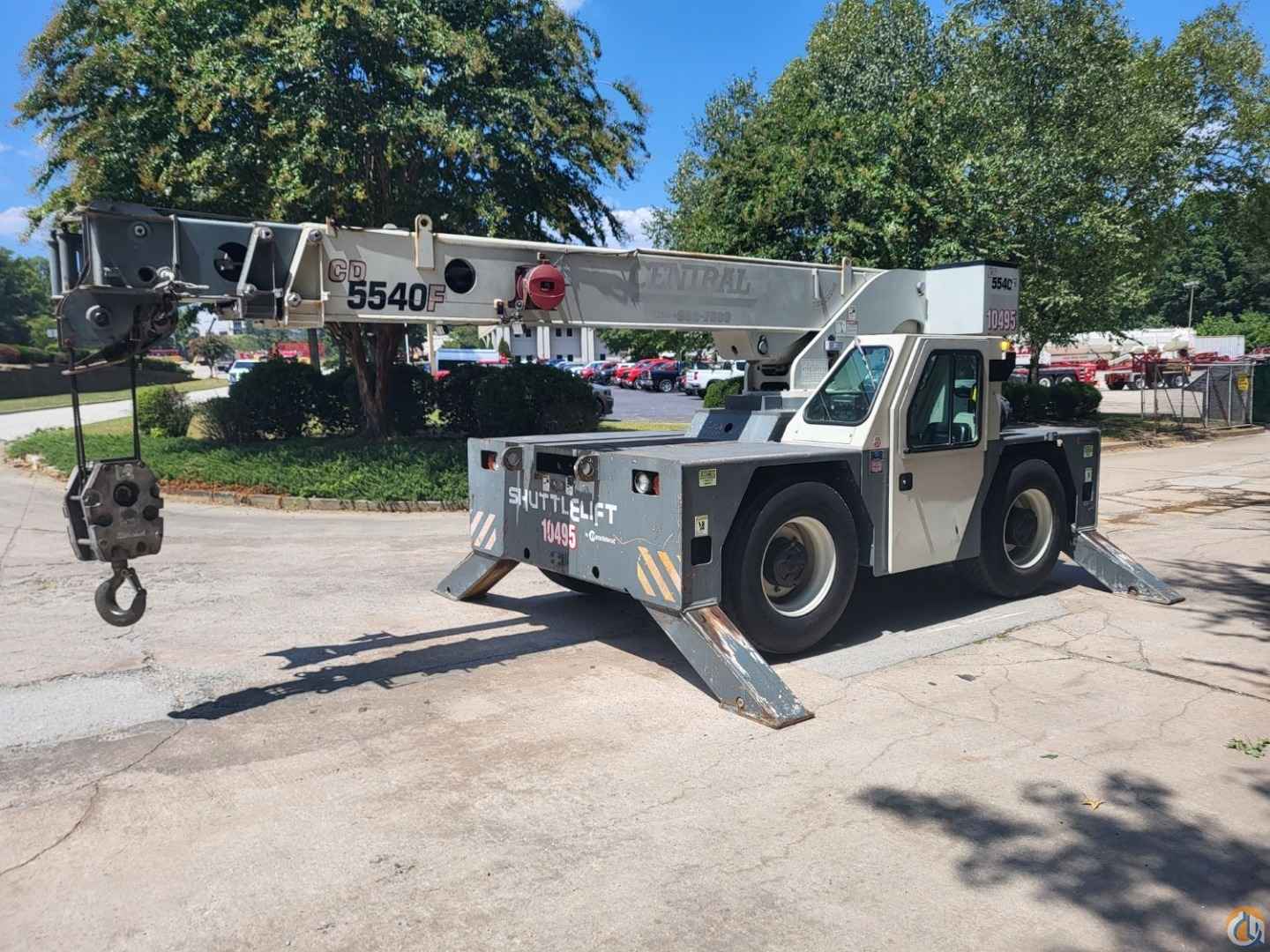 2011 Shuttlelift 5540F
