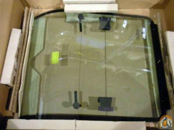 TEREX GLASS ASSY W/ HARDWARE