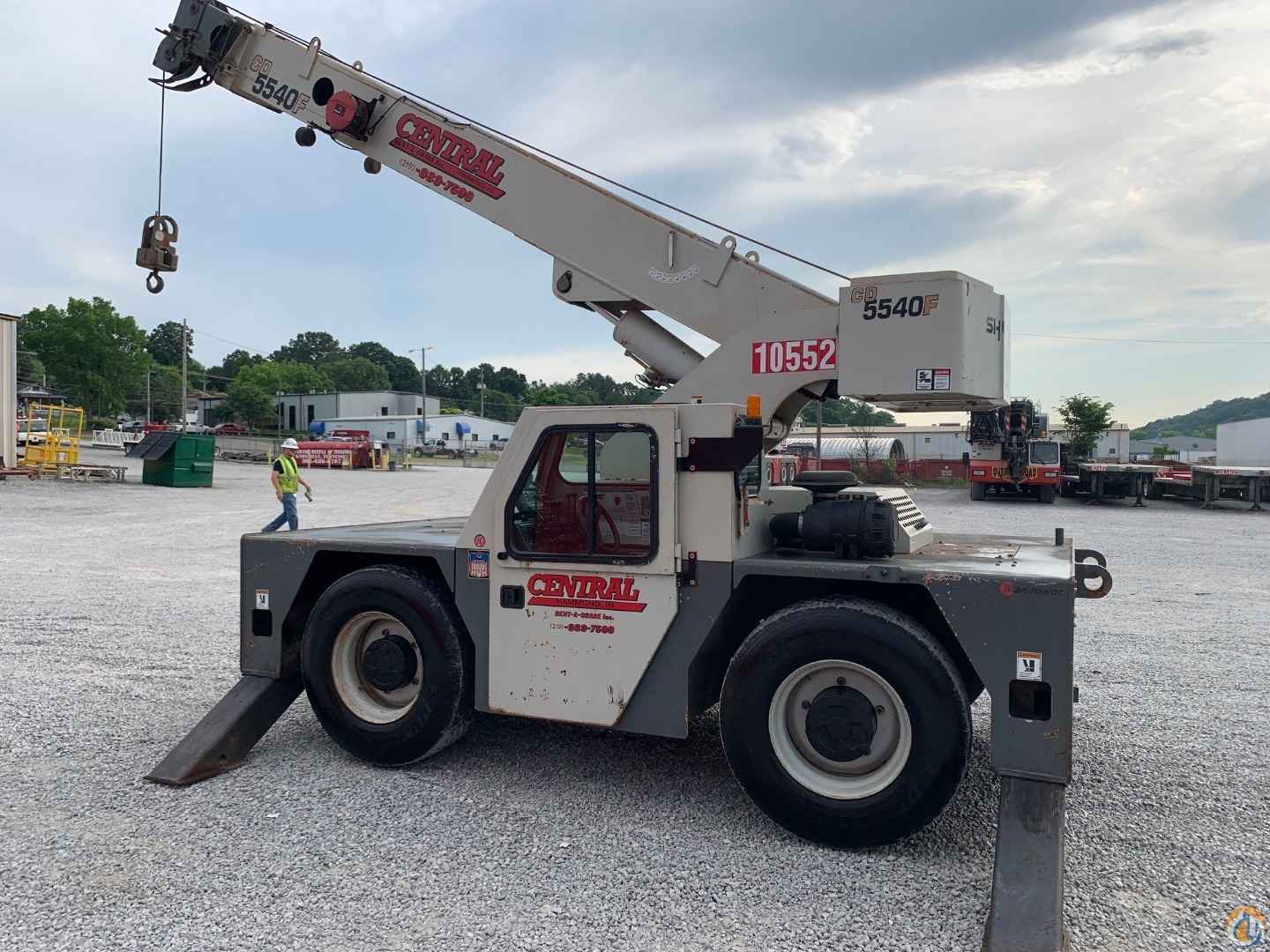2012 Shuttlelift 5540F