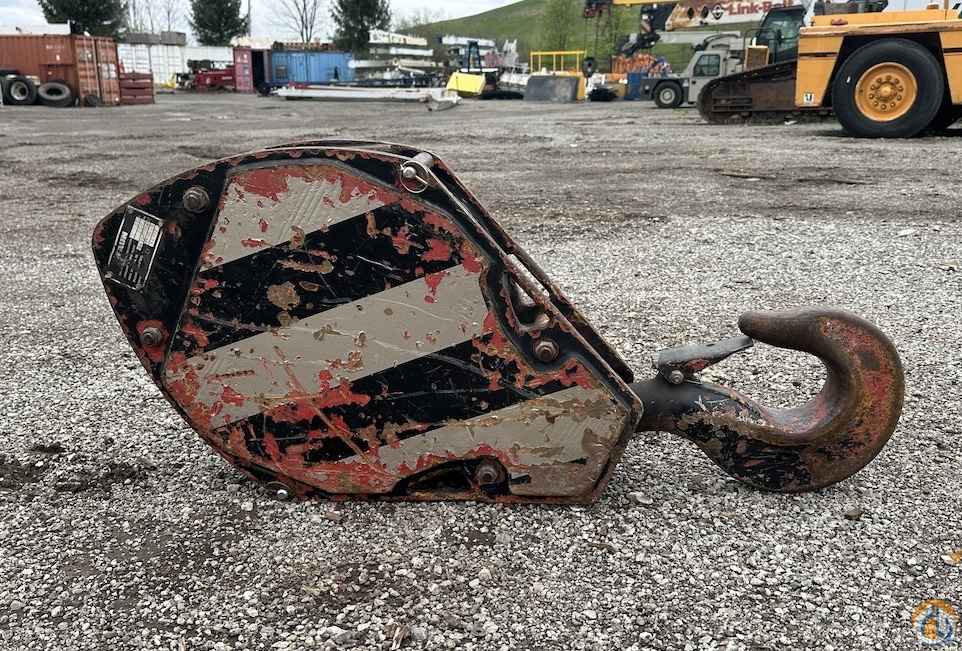 20 ton, 400 lb. quick reeving hook block