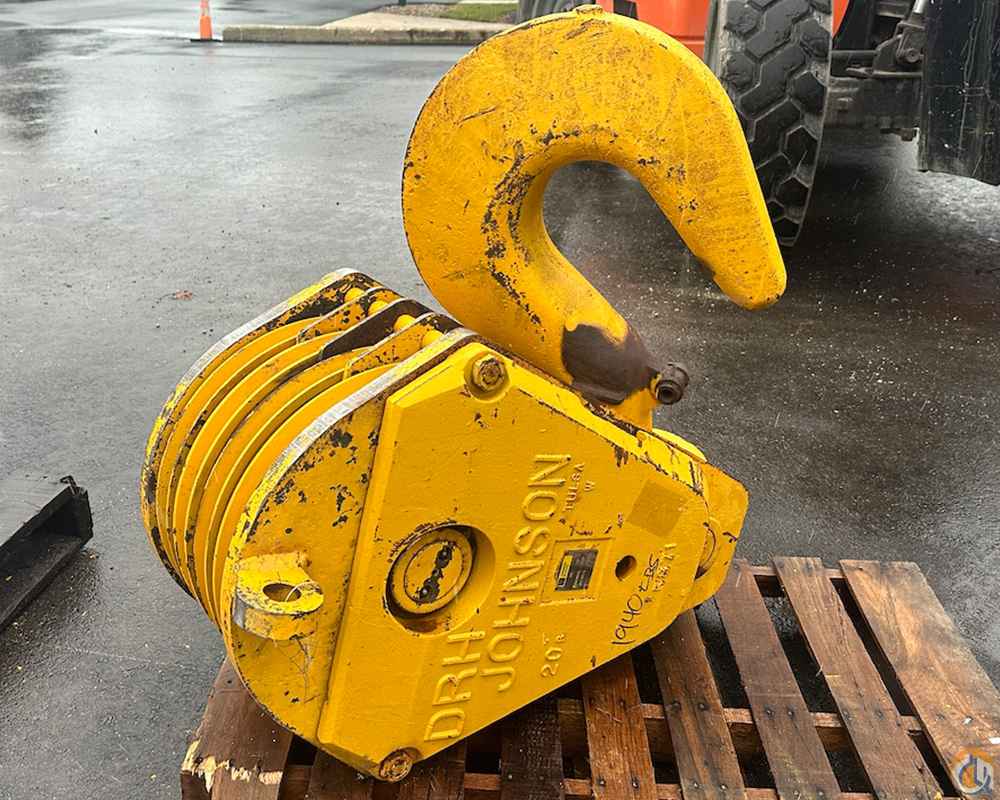 90 ton, 4 sheaves, 7/8 wire rope, 1,940 lb. Johnson Hook Block