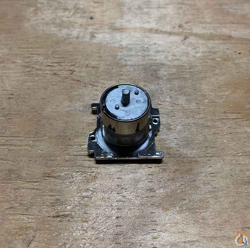 SWITCH OPERATOR 2-POS C-H 10250T 1471