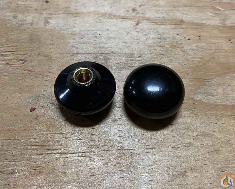 KNOB PLASTIC BLACK WH P-57662