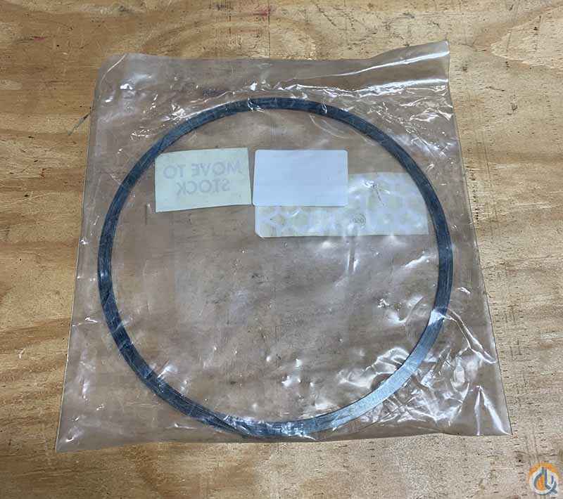 Ring retainer / in boom hoist