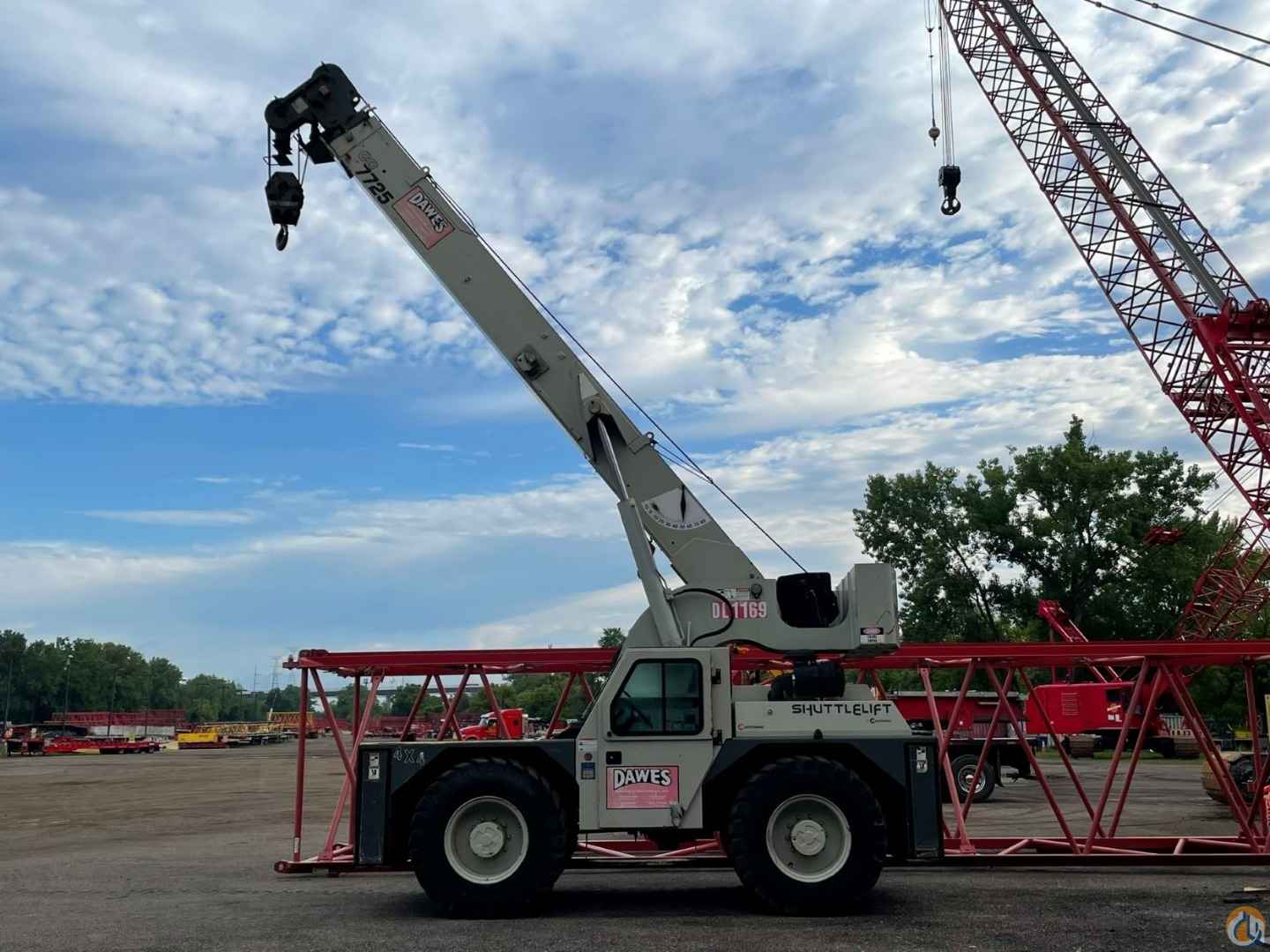 2012 Shuttlelift 7725
