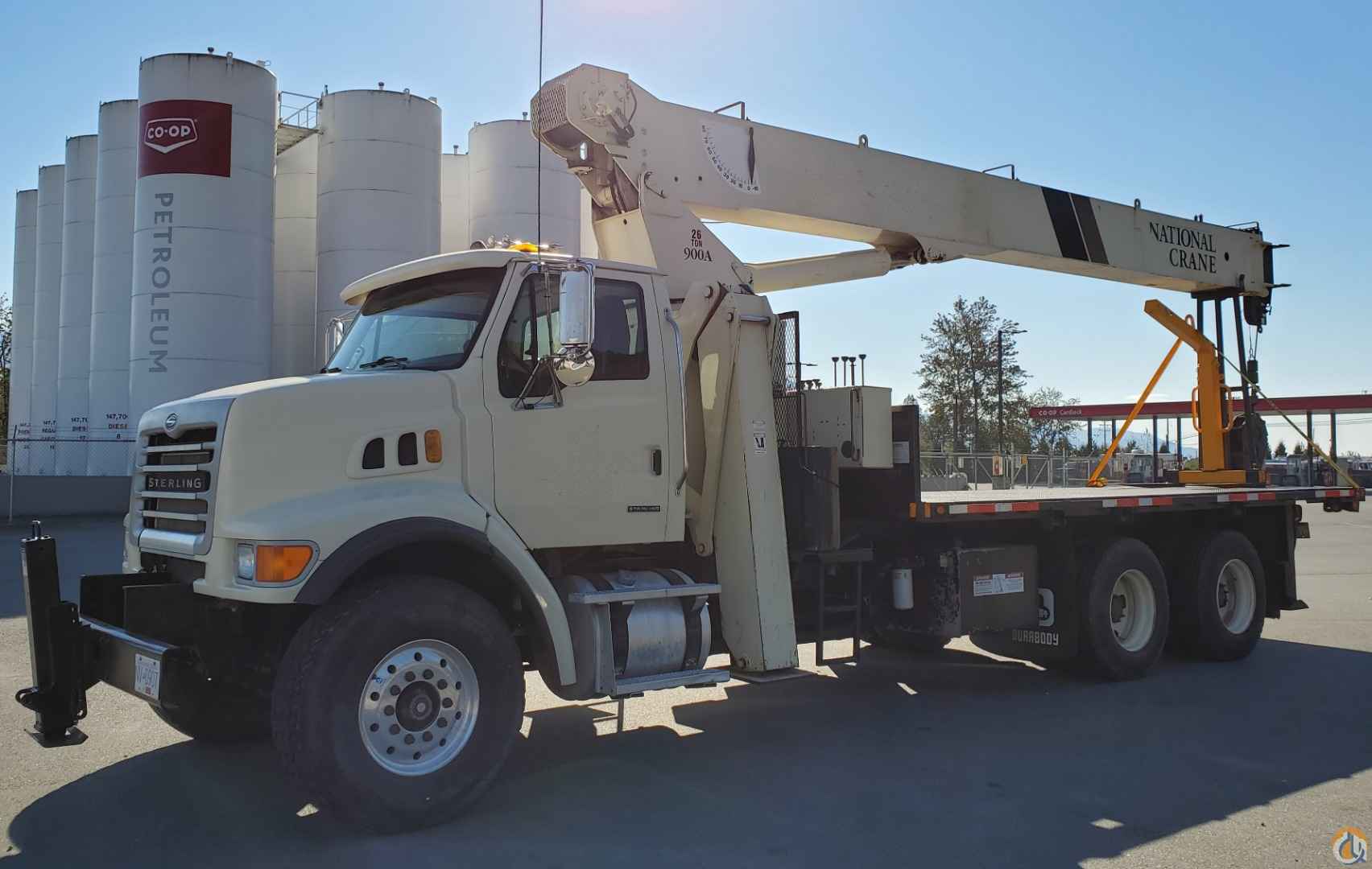 NATIONAL 900A (26 TON CRANE) ON A STERLING TRUCK