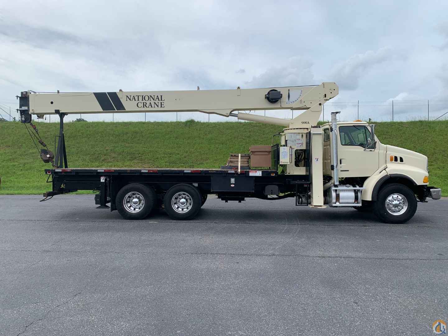 2007 National 900A Sterling LT9500