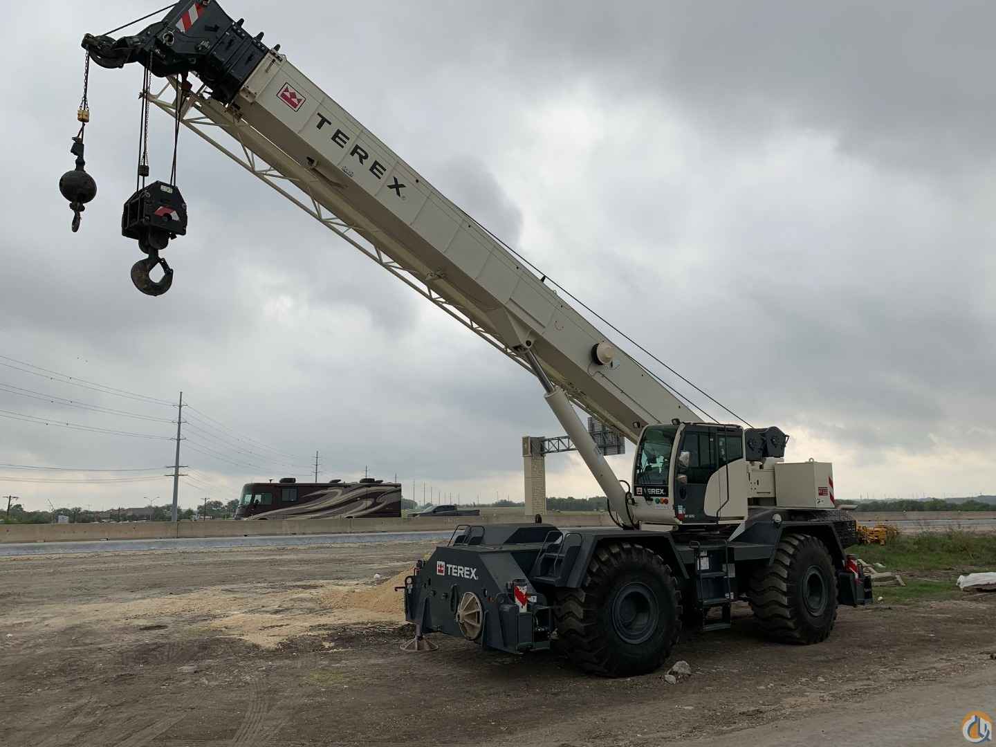 2017 TEREX RT670 70 TON ROUGH TERRAIN CRANE FOR SALE