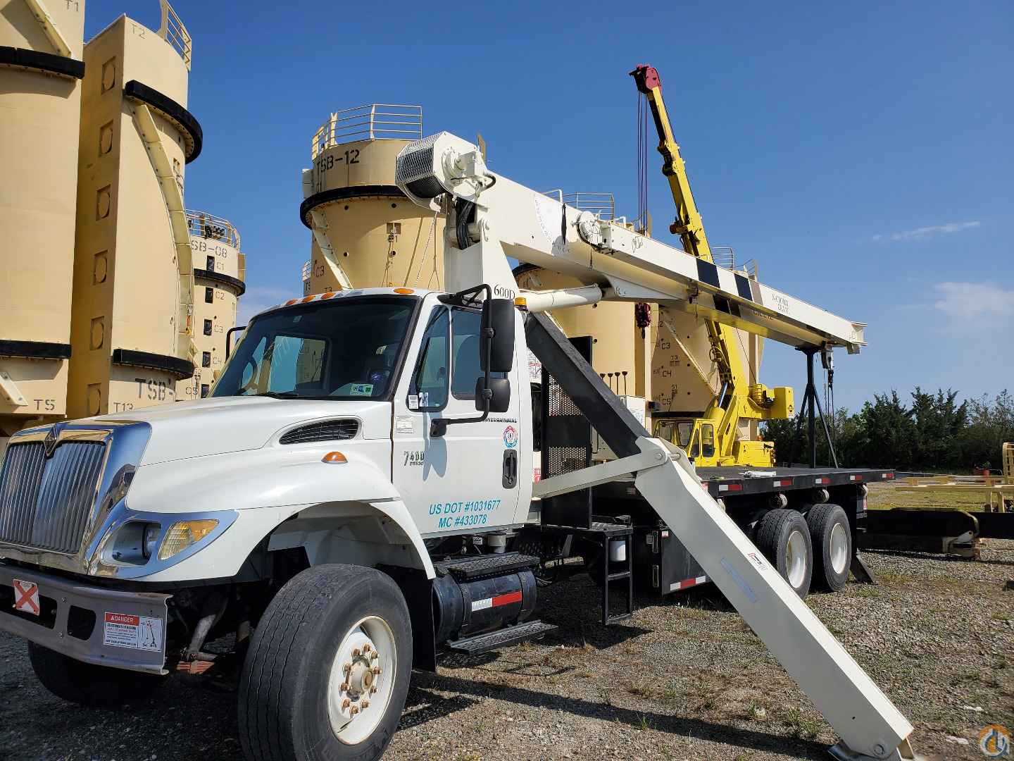 National 600 D 18 Ton Boom Truck