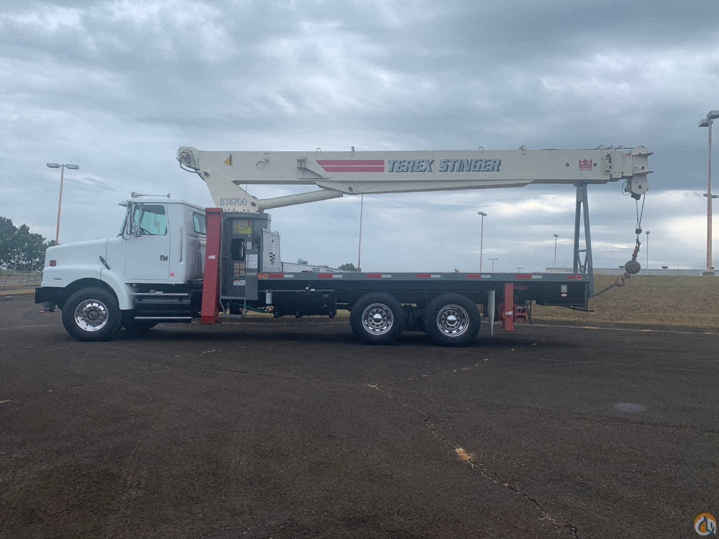 2000 Volvo with Terex 4792 Crane